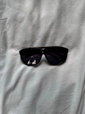 Louis vuitton glasögon  - Gamla men väldigt schysta, fraktas dagen de köps. 