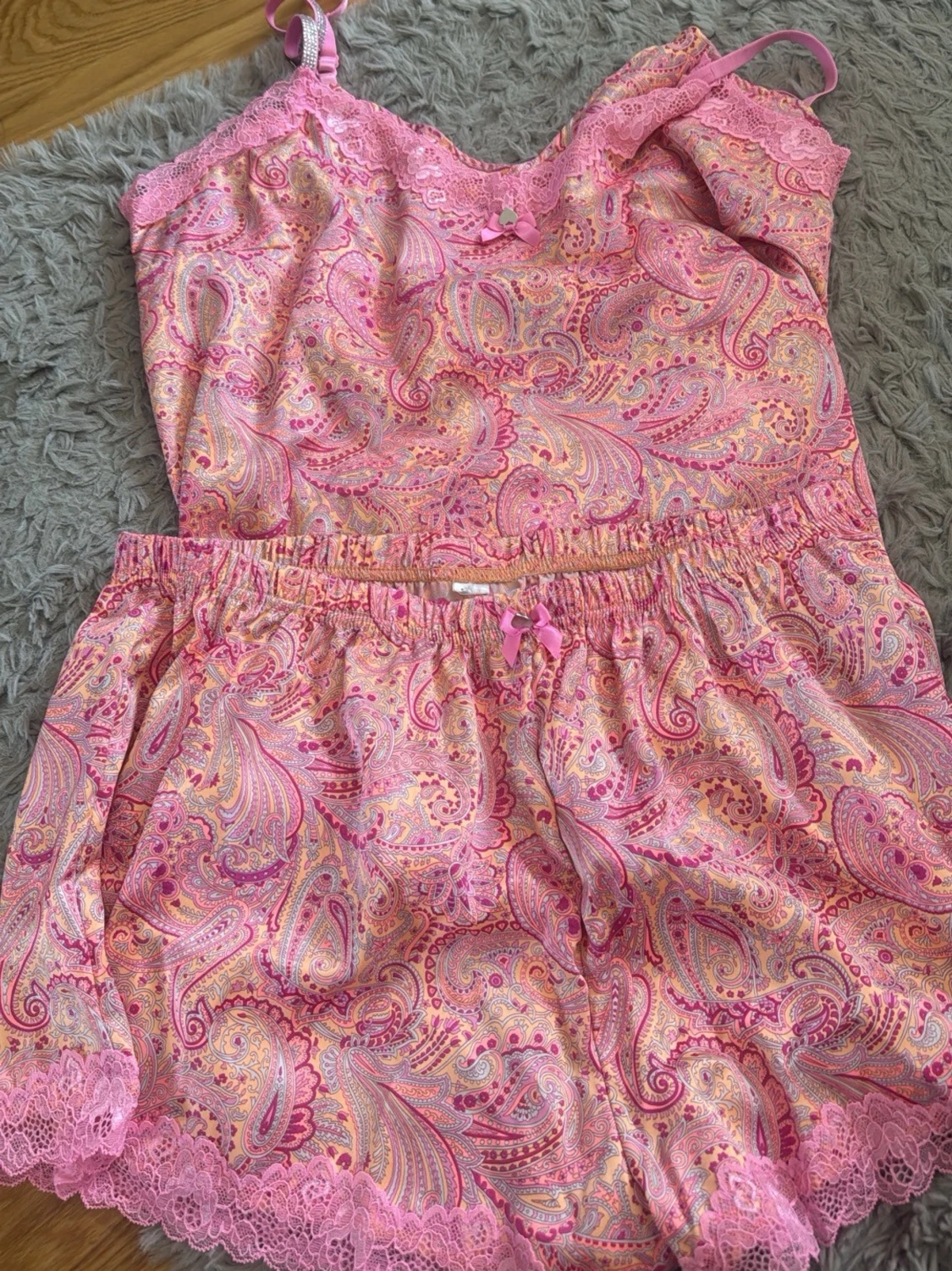 Rosa paisleymönstrad pyjamas-set