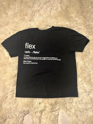 Osamason Flex Music Merch Tee - size M - Väldigt sparsamt använd och jättebra kvalitet! 
