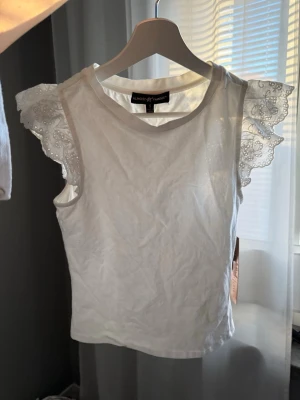 Kortärmad topp - Ny med lappar