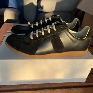 Maison Margiela - Säljer dessa i 44 skickar samma dag, fler bilder går att lösas om så önskas 🙌🏼