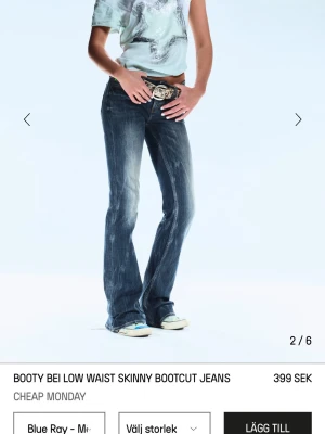 Bootcut jeans från Cheap Monday - Mörkblå Cheap Monday jeans i storlek 26/34💓