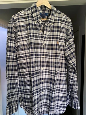 Rutig skjorta Polo Ralph Lauren - Rutig skjorta från Polo Ralph Lauren. Använd en gång. Storlek L.