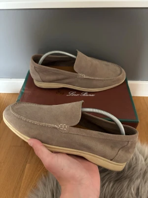 Loro Piana loafers  - !BUDA/BYT! | Använt skick | riktigt fräscha till sommaren | en större defekt vid höger tå ish | 43 | box fås med ☀️ 