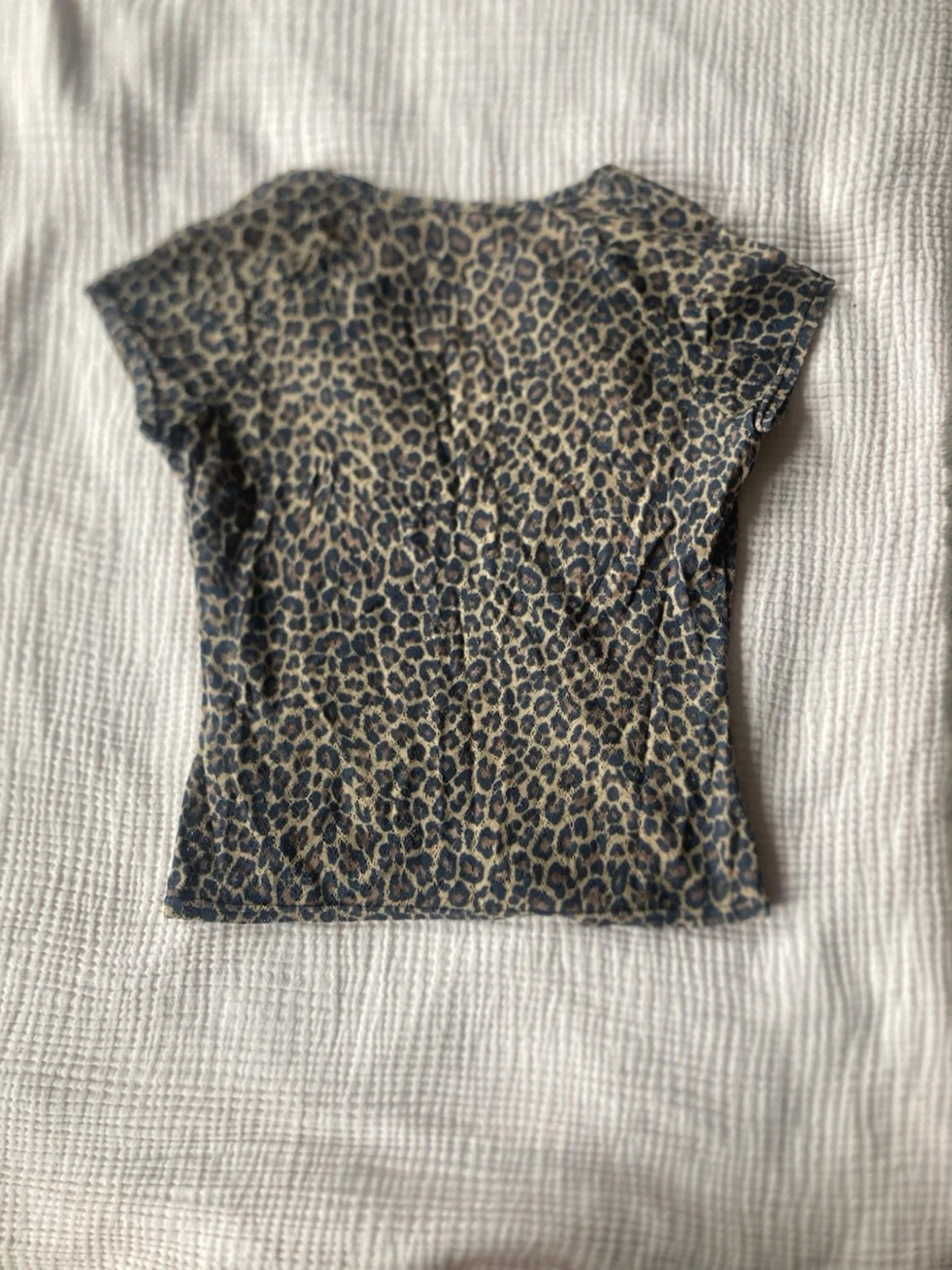 Leopardmönstrad v-ringad topp - 1