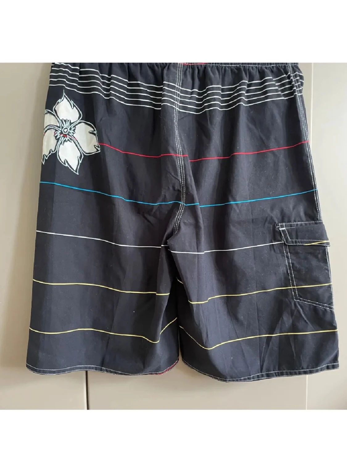 Svarta boardshorts med blommor  - 1