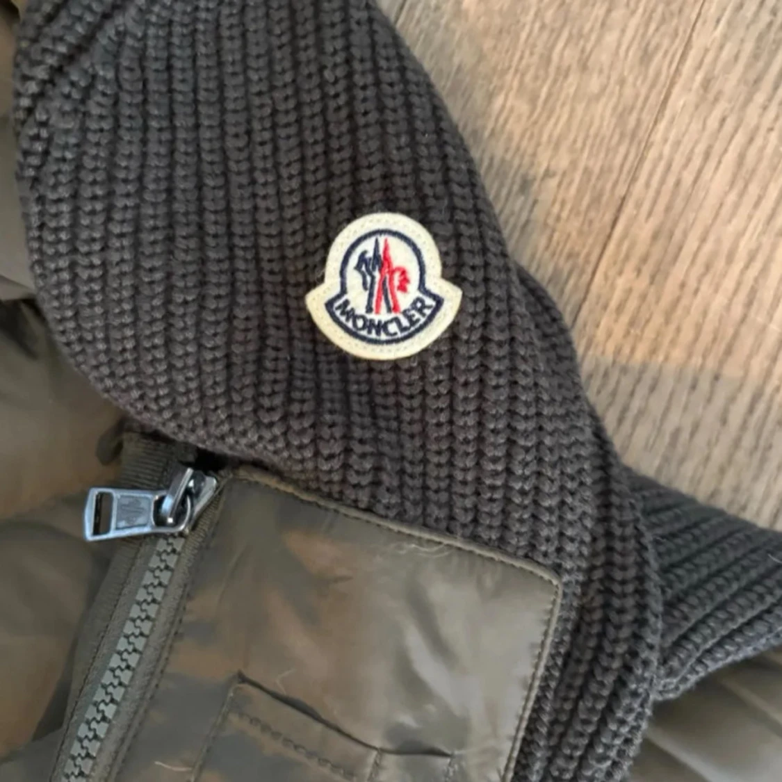 Moncler grön pufferjacka med huva - 2