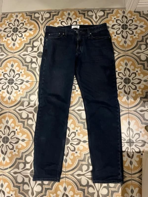Mörkblå raka jeans - Mörkblå Jack & Jones jeans model regular Clark skick 9/10 storlek: W31 L34
