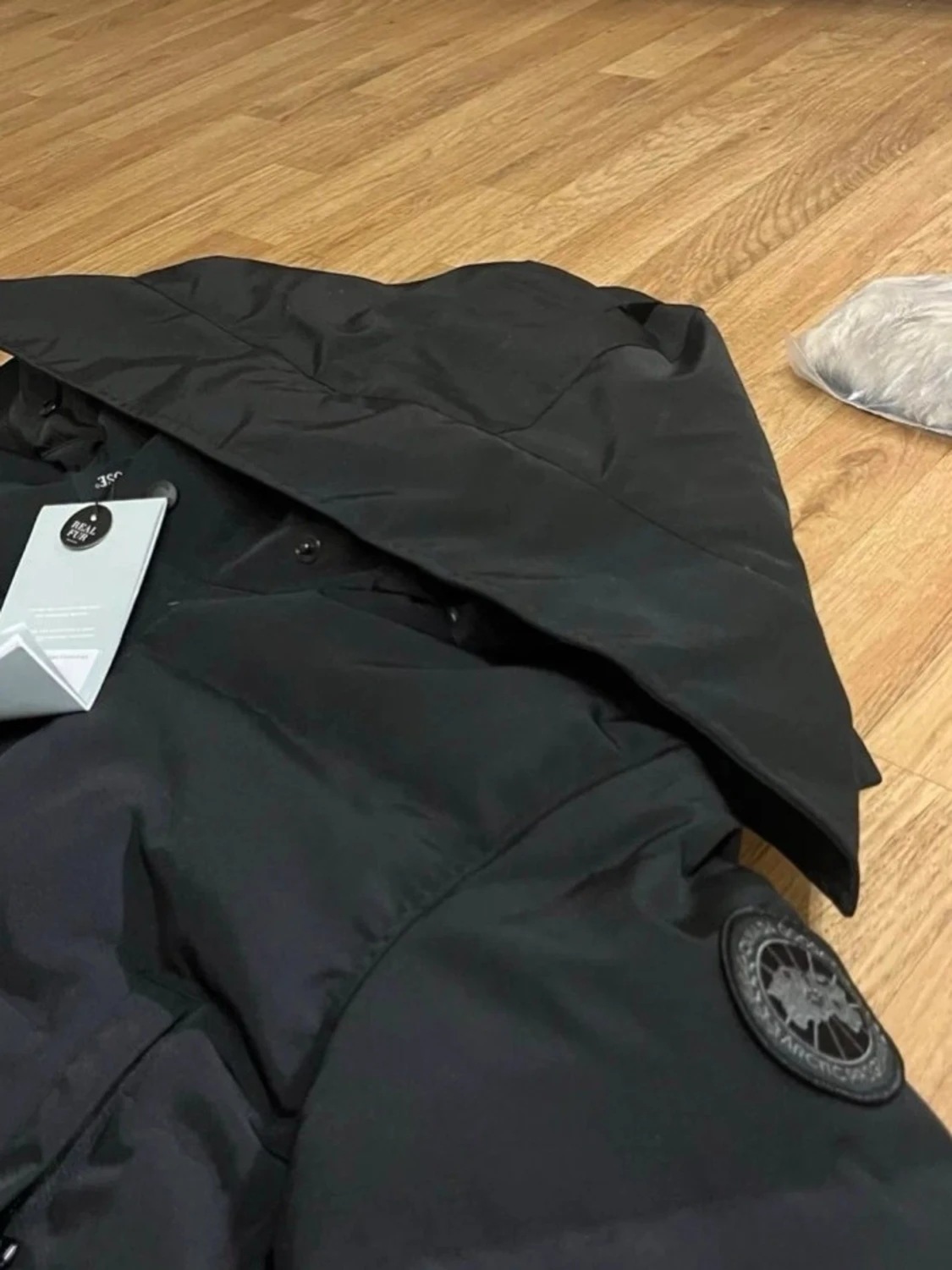 Svart pufferjacka från Canada Goose - 1