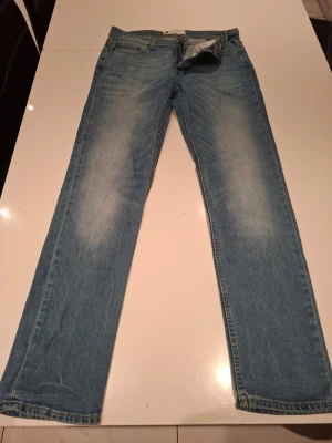 Straigh jeans - Skriv om du har några funderingar 