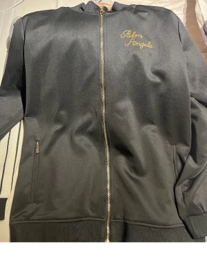 Palm angels tröja  - Säljer denna för den är alldeles för stor för mig. Storlek xl men passar L