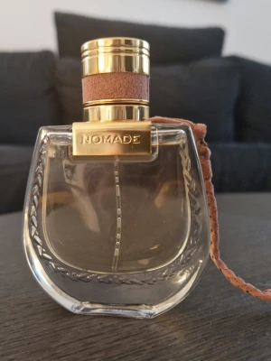 Chloé Nomade Jasmin Naturel Intense EdP 50ml - Köpt på Cocopanda för 1000kr för några veckor sedan. Har tyvärr ej kvar kartong.