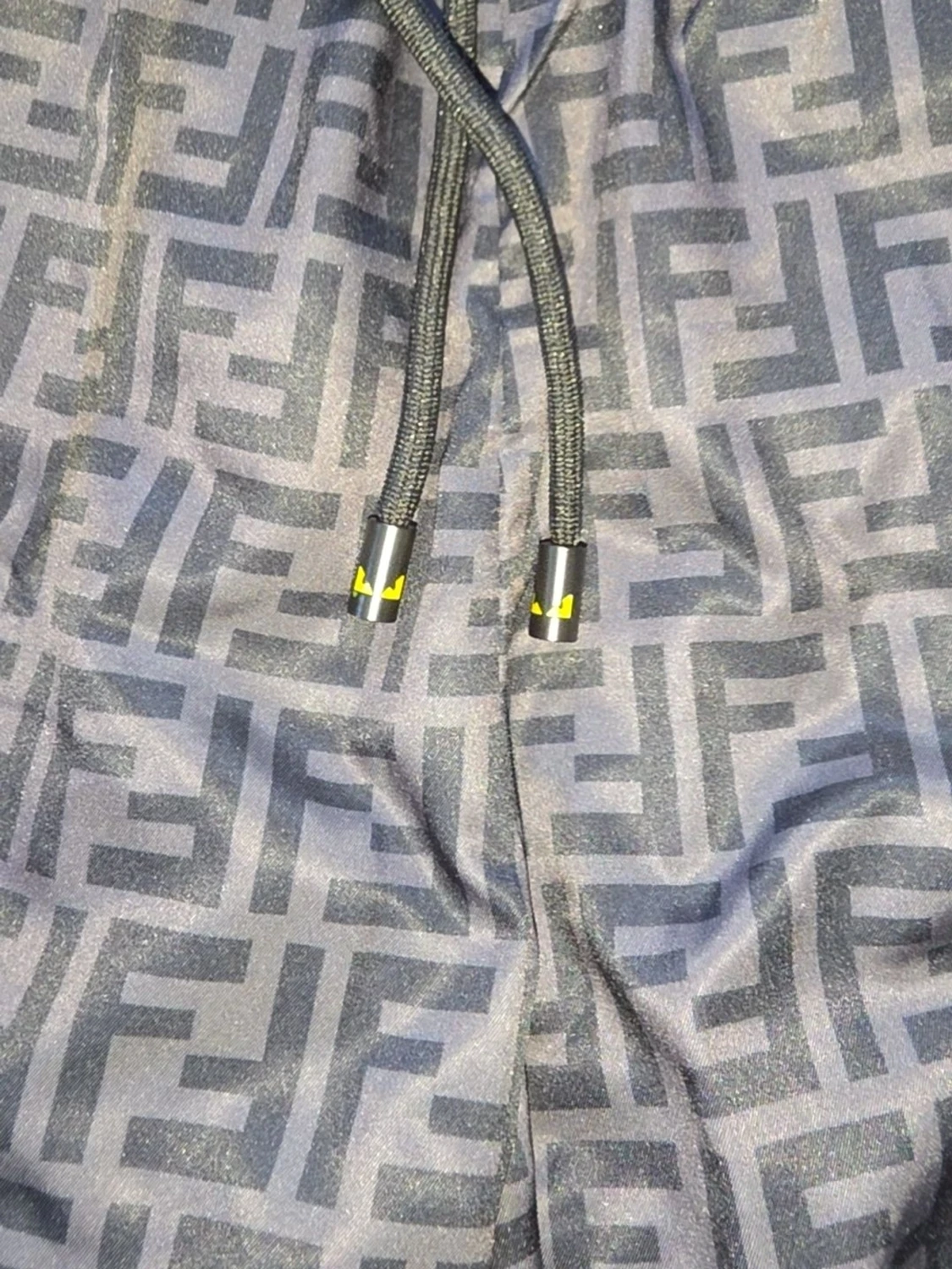 Svarta Fendi shorts med logomönster - 2