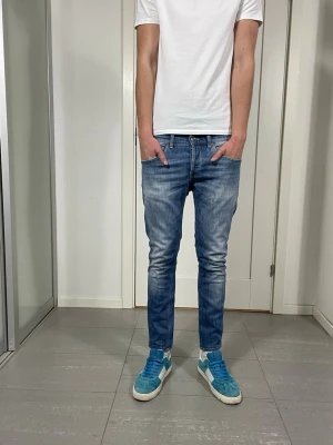 Dondup George Jeans  - Säljer nu dessa Dondup George Jeans, skriv för fler bilder/frågor🙌🏼