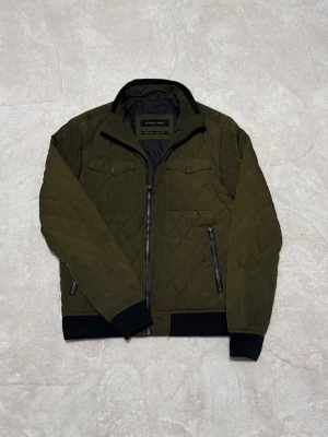 Jacka från Zara - Grön jacka från Zara, mycket bra skick