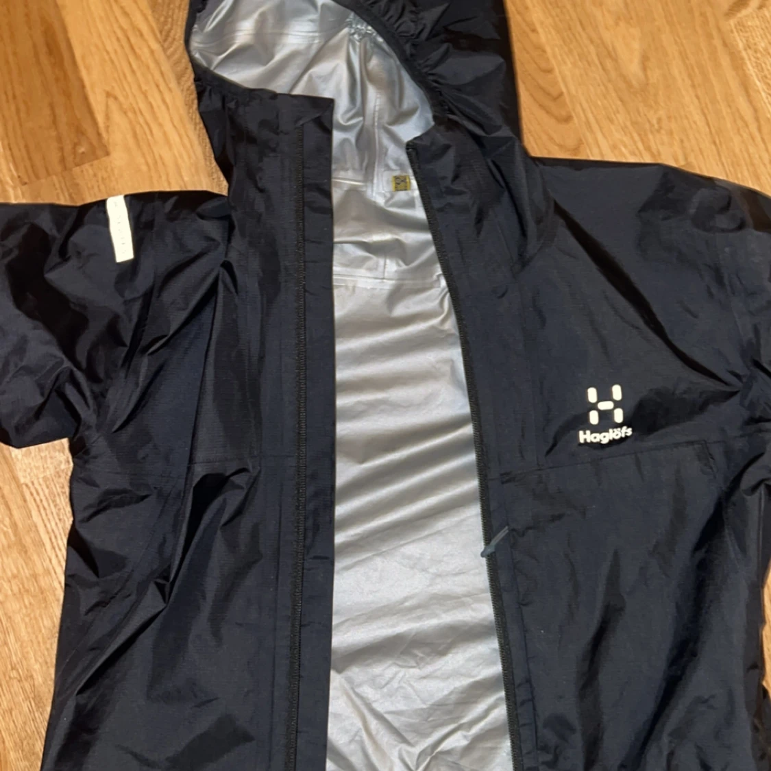 Svart vindjacka från Haglöfs