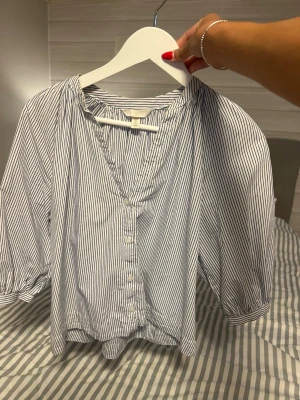 Randig blus - Superfin och som ny