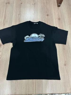 Svart Trapstar T-shirt  - Mått kan skickas vid intresse! Öppen för frågor och byten! 
