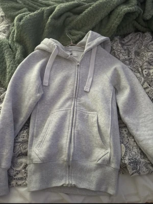 Russemerch kofta  - Strl xxs, annonsen e även uppe på vinted men för ett lägre pris! 