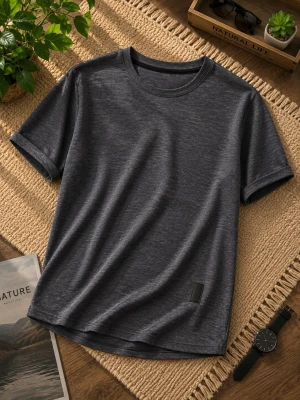 Grå T- Shirt med Snygga Ärmar  - Storlek: L, Material: 100 % Polyester, utmärkt skick!