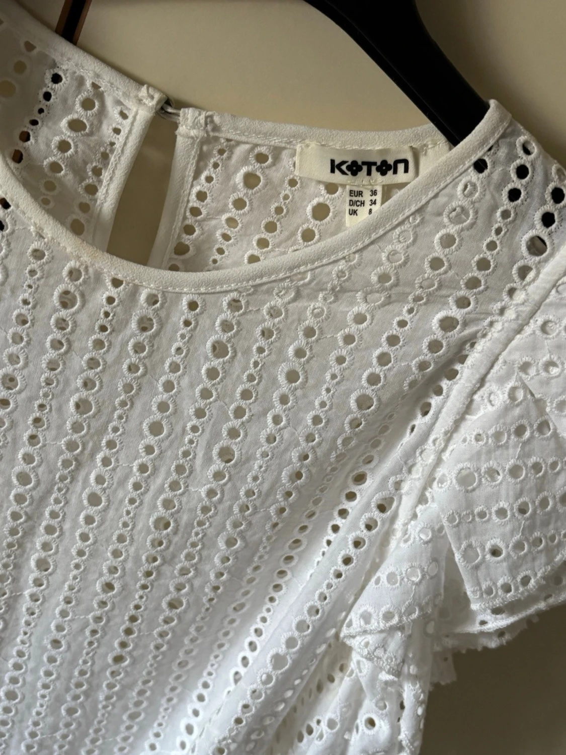 Vit broderad blus från Koton