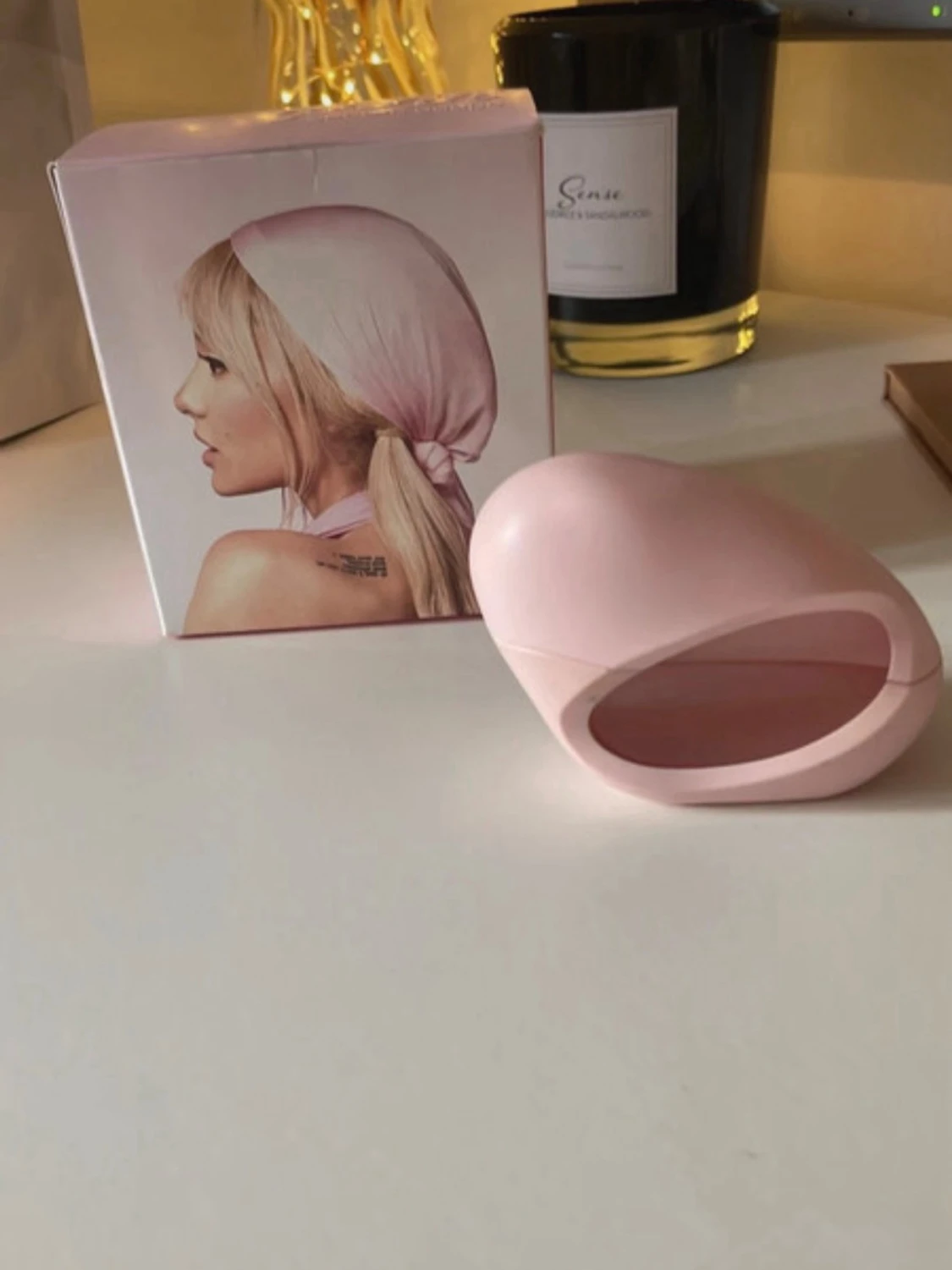 Ariana Grande parfym - 1