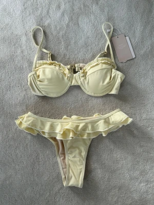 Bikini  - Helt oanvänd bikini, som är så fin!!!🥰🥰🥰