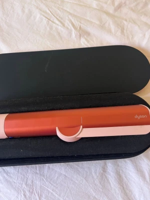Dyson airstraight  - säljer min dyson airstraight som använts ett fåtal gånger 