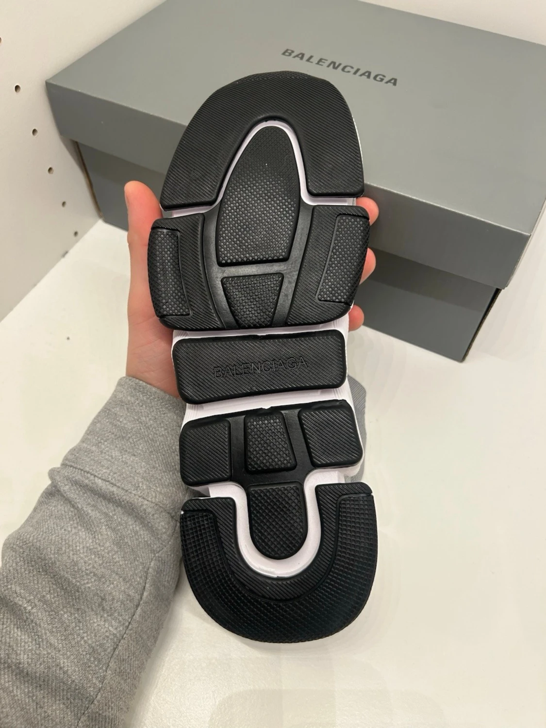 Grå vita b skor - 3