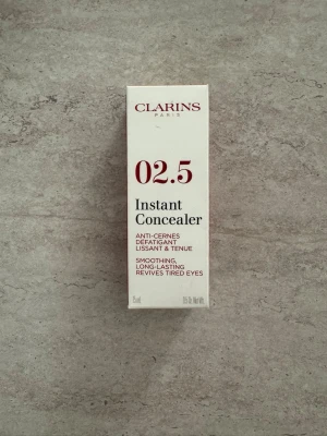 Clarins Instant Concealer - Köpte fel nyans. Endast testad