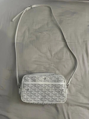 Axelväska  - Använder inte längre 