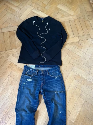 Ralph Lauren tröja - Skick 10/10 inga defekter använd ett fåtal gånger. Storlek XL i barn storlek så ungefär som S-M. Passar någon runt 175-180. 