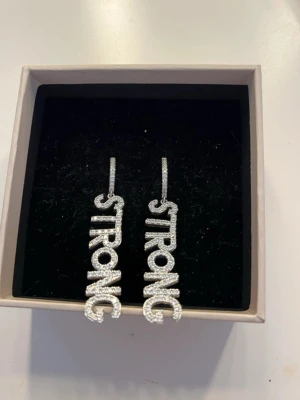 Ioaku örhängen - Ioaku örhängen, aldrig använt❤️❤️