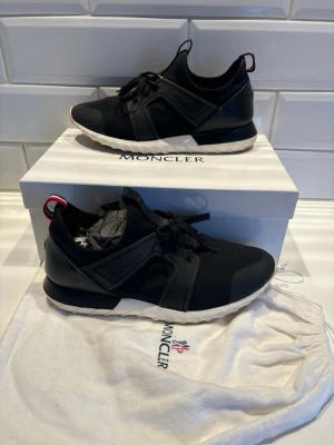 Moncler  - Moncler Sneakers | Storlek 43,5 | Nypris 8000kr