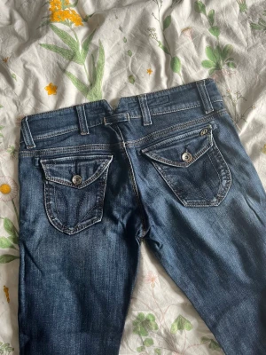 Miss sixty shorts - 3/4 jeansshorts från Miss sixty! Lågmidjade ❤️w27