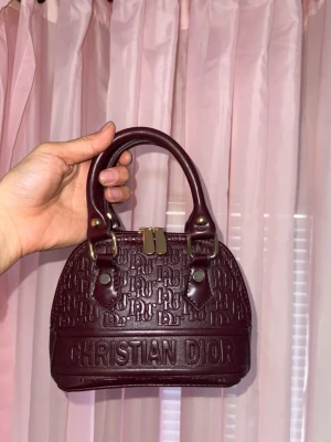 Väska helt ny - Väldigt fint väska som är helt ny.                                   Mitt pris 500kr.