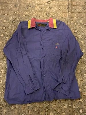 Vintage Sonnetic shirt multi color - Vintage sonnetic shirt with a button missing at the bottom of the shirt (3L)