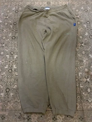 Vintage Asics sweatpants  - Small white paint splashes