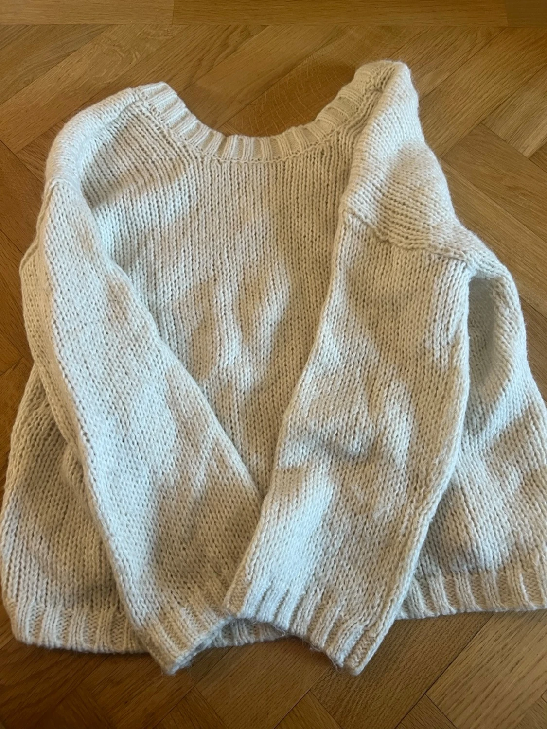 Beige stickad tröja från kay/day