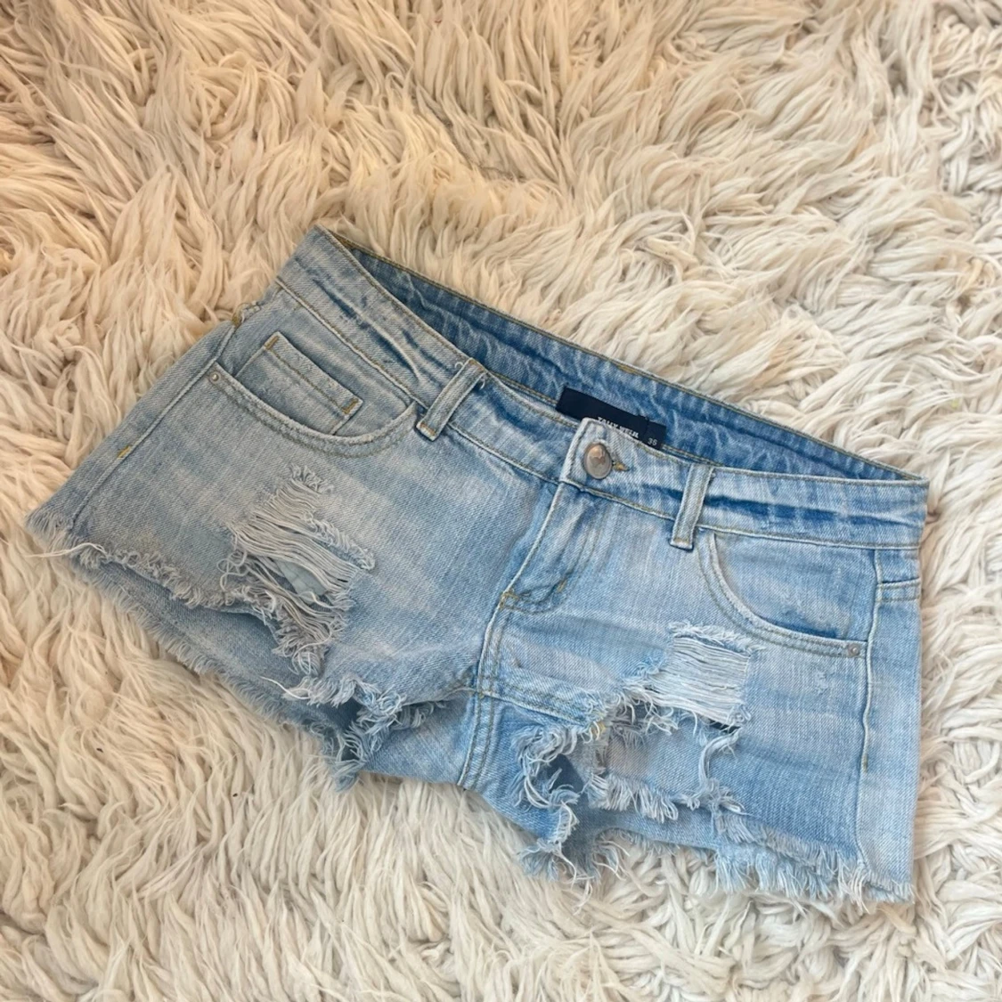 A20 Superlågmidjade jeansshorts - 1