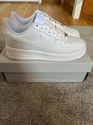 Nike Air Force 1 vita - Helt nya air force säljer på grund av dem är för små