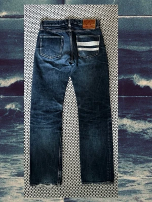 Momotaro Selvedge Jeans - Säljer ett par riktigt fina Momotaro jeans pga att dem tyvärr är för små för mig. Tag size: 28, Waist: 37cm, Rise: 23.5cm, Thigh: 25cm, Inseam: 75.5cm, Length: 96cm, Leg opening: 18cm Hör gärna av er ifall ni har några frågor
