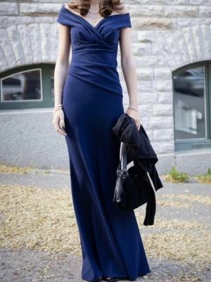 Balklänning i nyskick  - Så fin balklänning som endast är använd 1 gång! Nypris:999 kr, mitt pris: 529 kr💙