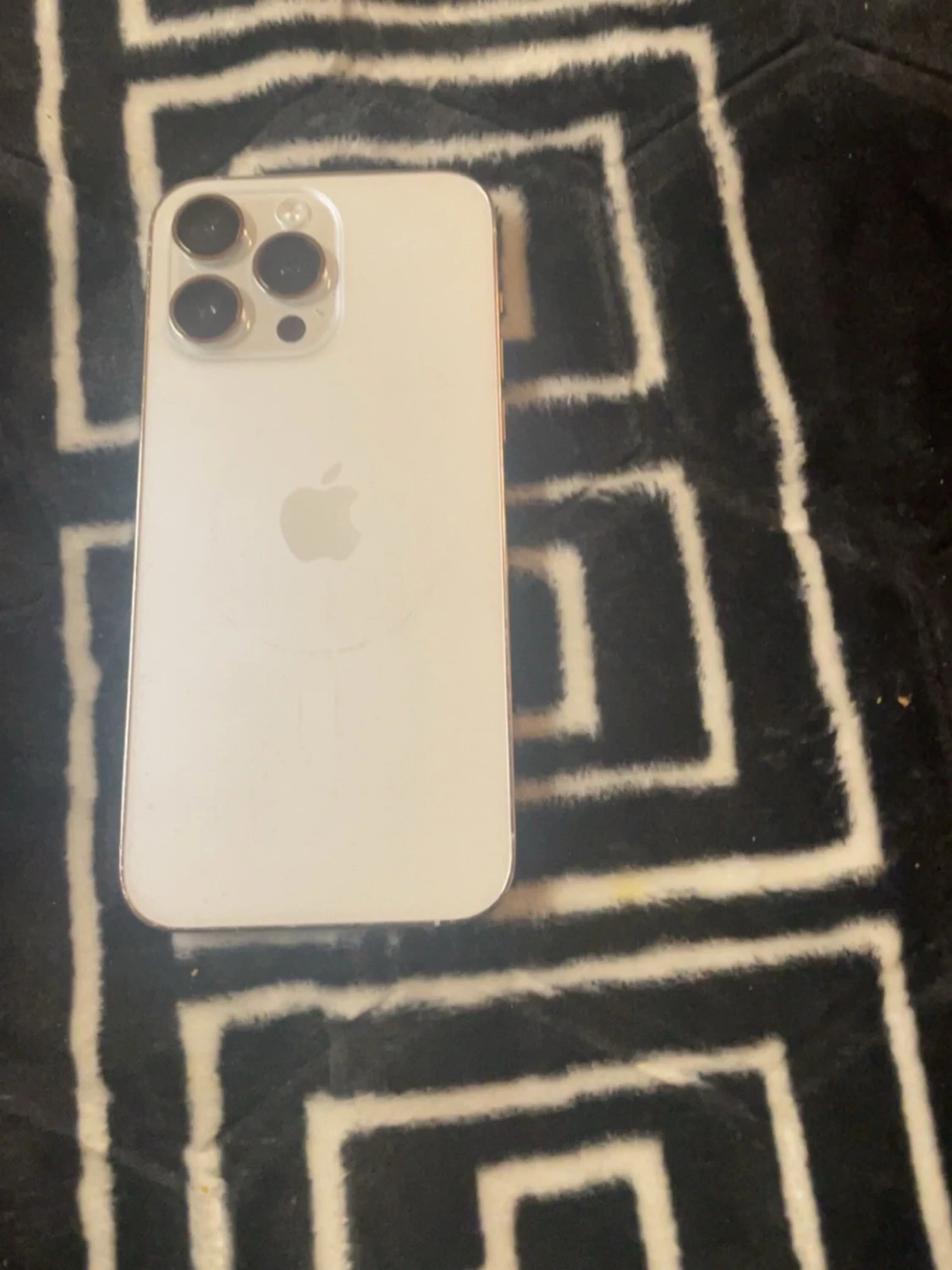 Apple iPhone 14 Pro Max guld  - 1