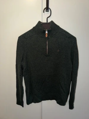Morris Merino Half-Zip - Använd ca 5 gånger. Krympt i tvätten men går att strecha ut, dock så orkar jag inte hålla på.