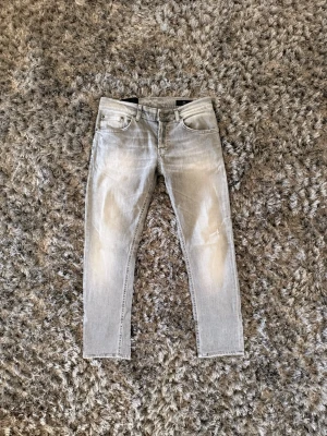 Dondup Jeans W31  - Tja, säljer dessa dondup jeans i strlk 31, aldrig använt dem. Pris går att diskutera 