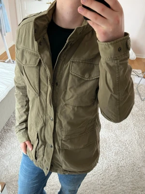 Massimo Dutti Field jacket  - Massimo Dutti | Mycket bra skick | Size - L | Pris 799 | Hör av dig vid minsta fråga eller fundering📩