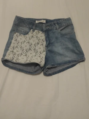 Vintage Jeans Shorts  - Vintage shortsed vit lace