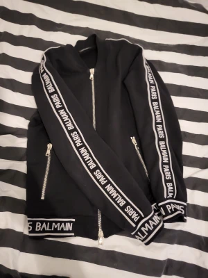 Svart Balmain hoodie med dragkedja - Självklart äkta storlek S mycket gott skick 