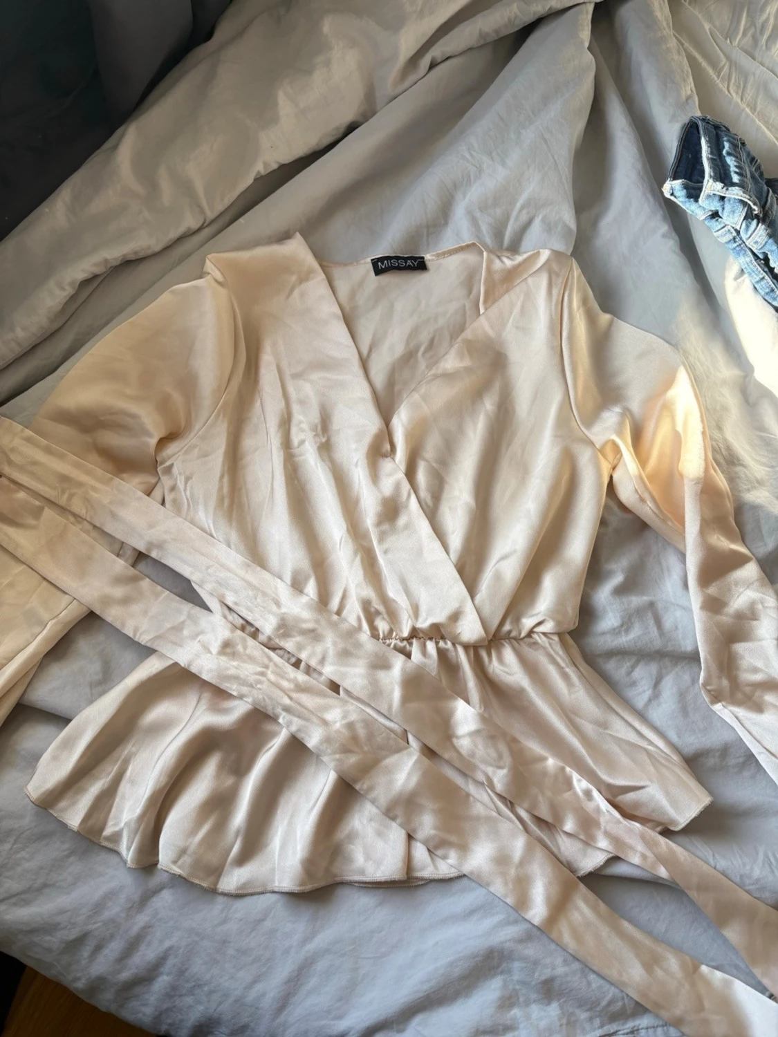 Beige omlottblus från Missay - 1